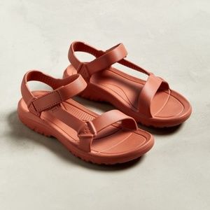 NEW Teva Hurricane Drift Sandal in Hawaiian Sunset Orange